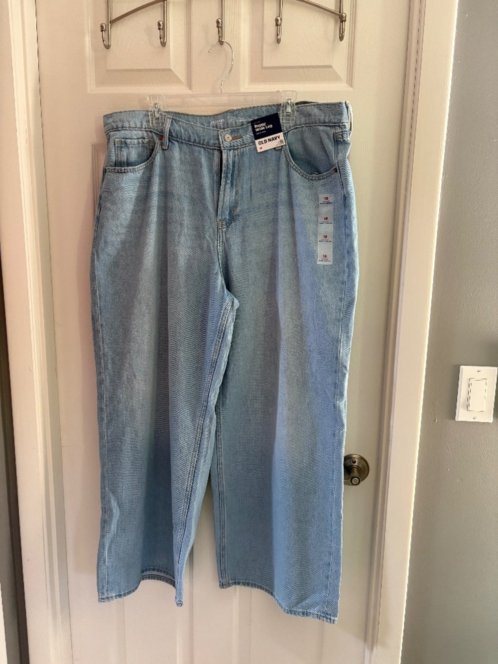 NWT Old Navy High-Rise Baggy Wide Leg Jeans Size 18 Light Wash